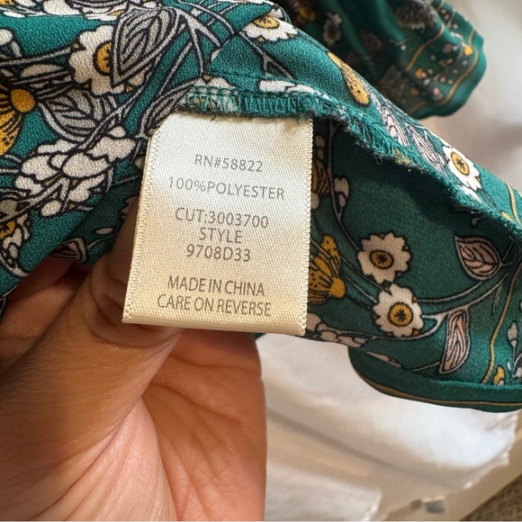 Max Studio Green Pleated Sleeve Blouse - Picture 4 of 5